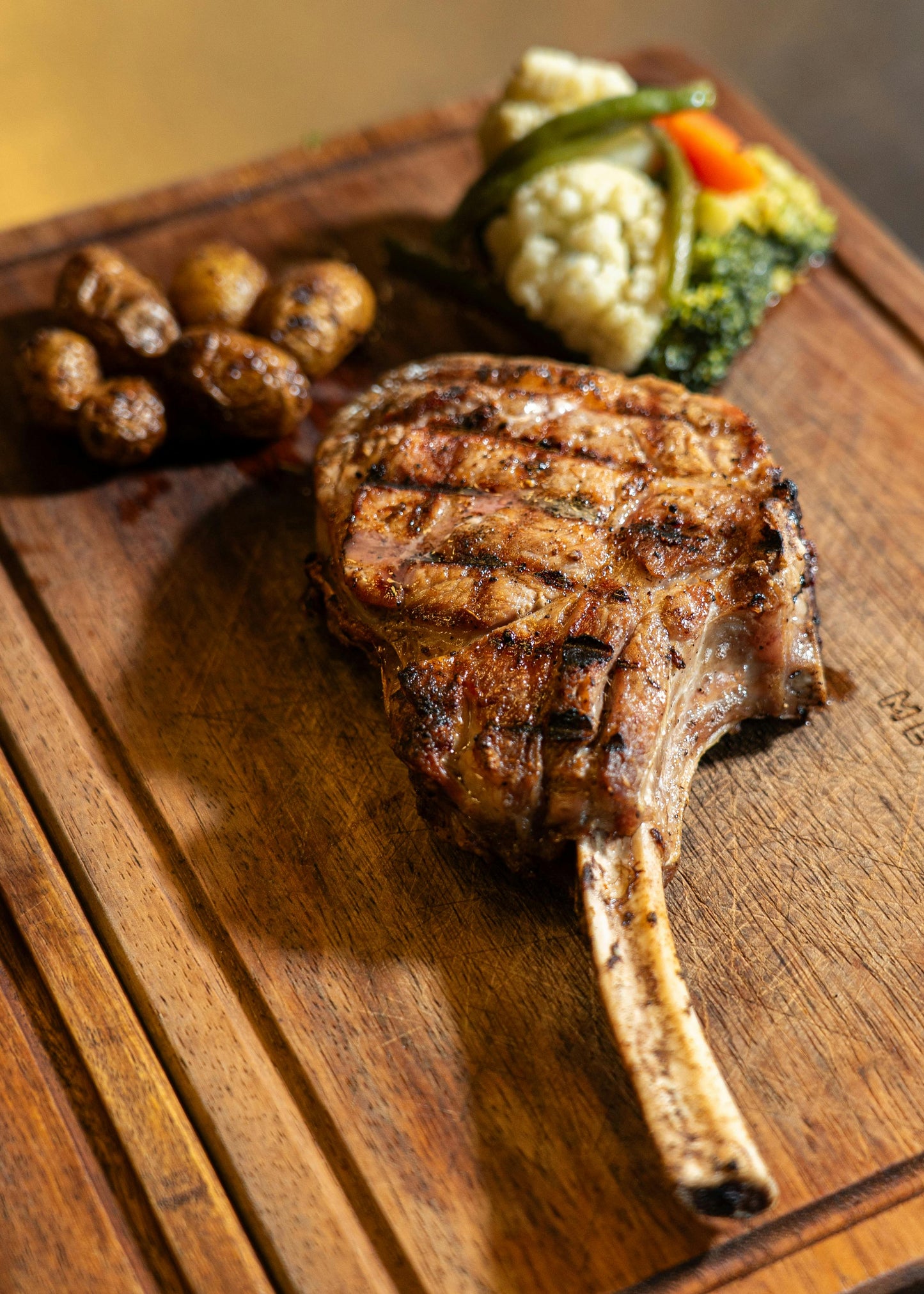 Pork Tomahawk Chops | 10 x 14oz | Long Bone