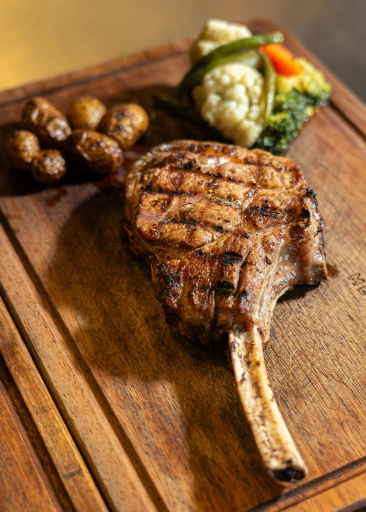 Pork Tomahawk Chops | 10 x 14oz | Long Bone